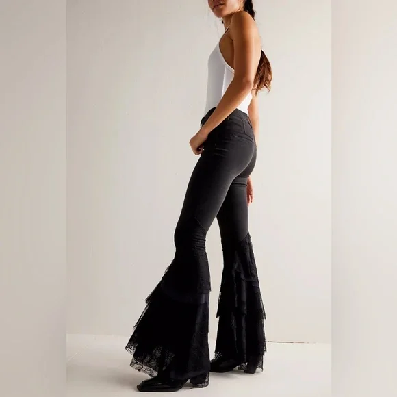 We The Free Mystique Lace Ruffle Flare Jeans High Rise Black 26/2 Free People - Picture 4 of 11